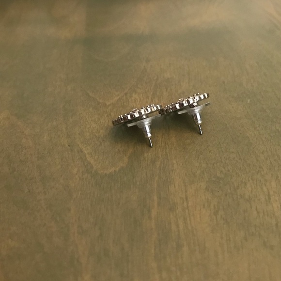 ☀️FREE when bundled Silver & Gold Earrings Jewelry - Picture 2 of 6